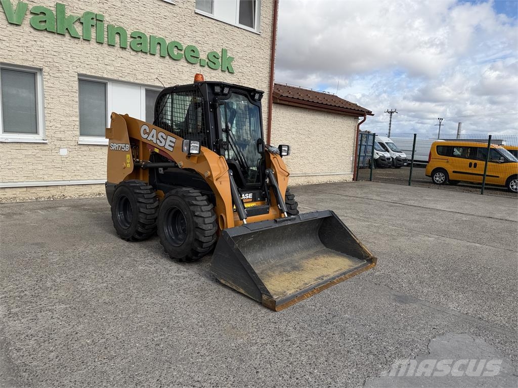 CASE Iný model VIN 818 لوادر انزلاقية التوجيه
