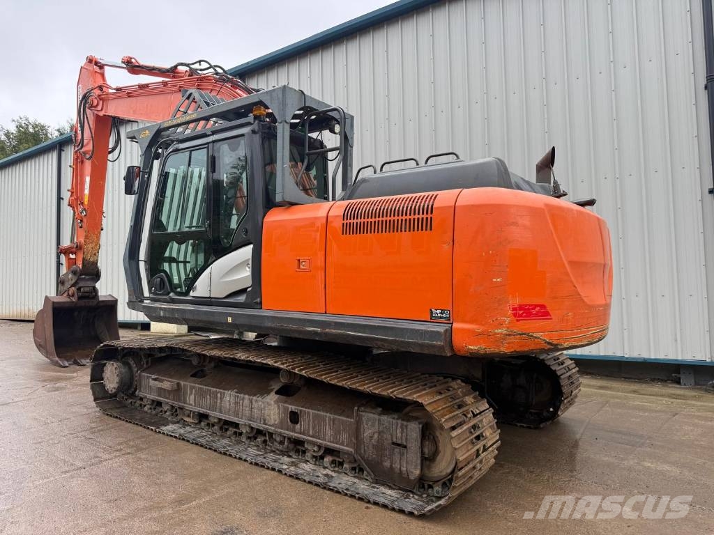Hitachi ZX 210 LC-6 Raupenbagger
