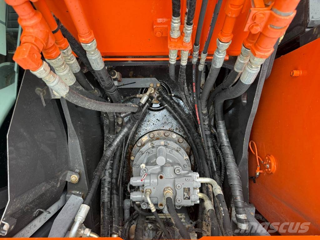 Hitachi ZX 210 LC-6 Raupenbagger