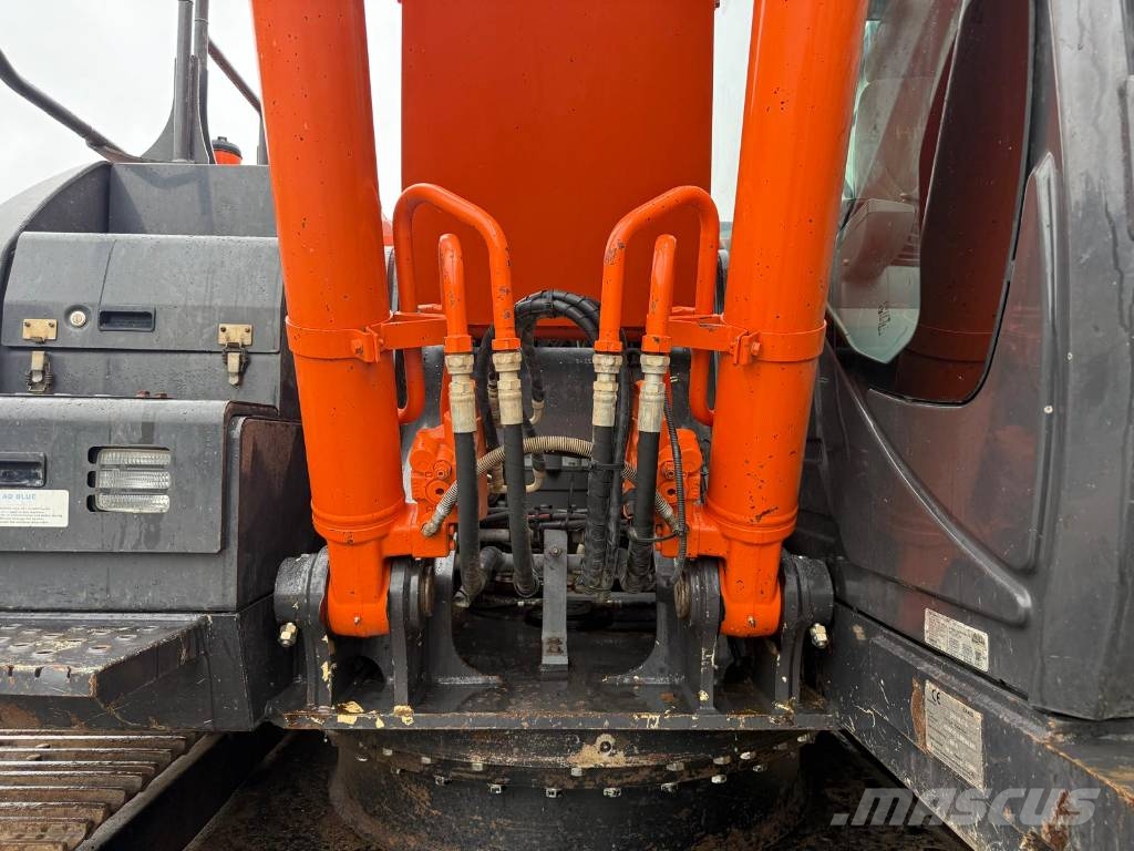Hitachi ZX 210 LC-6 Raupenbagger