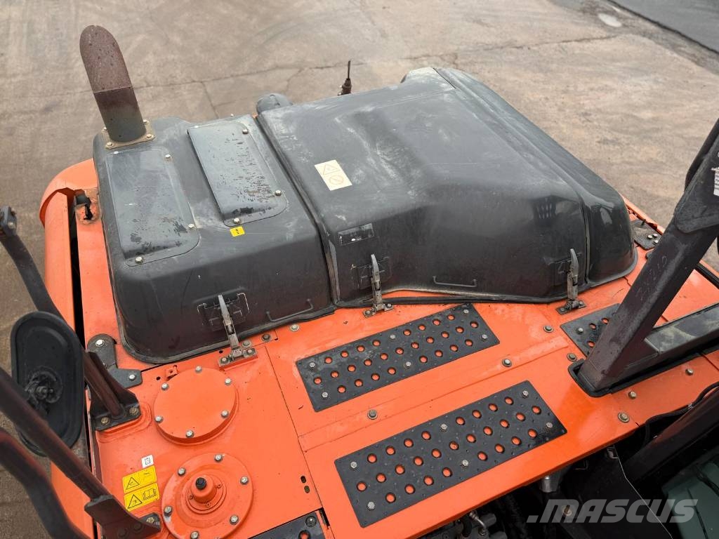Hitachi ZX 210 LC-6 Raupenbagger