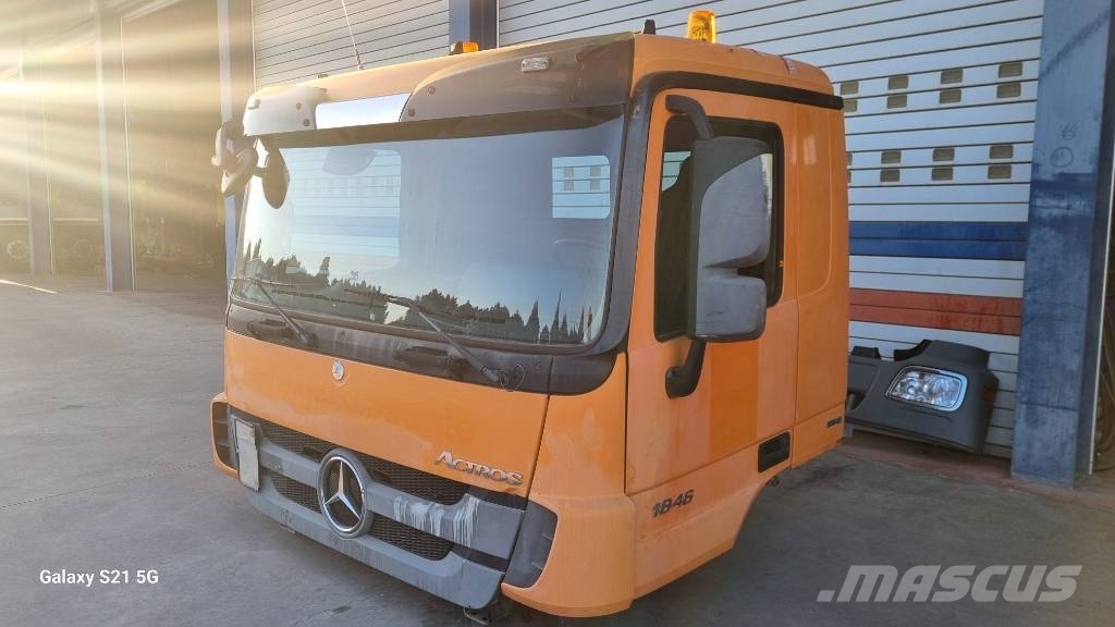 Mercedes-Benz CABIN MP3  MEDIUM 驾驶室与内部