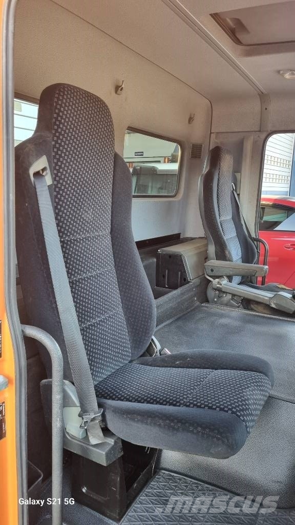 Mercedes-Benz CABIN MP3  MEDIUM 驾驶室与内部