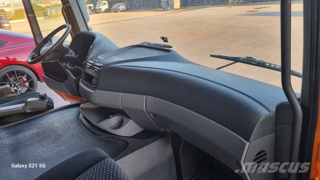 Mercedes-Benz CABIN MP3  MEDIUM 驾驶室与内部