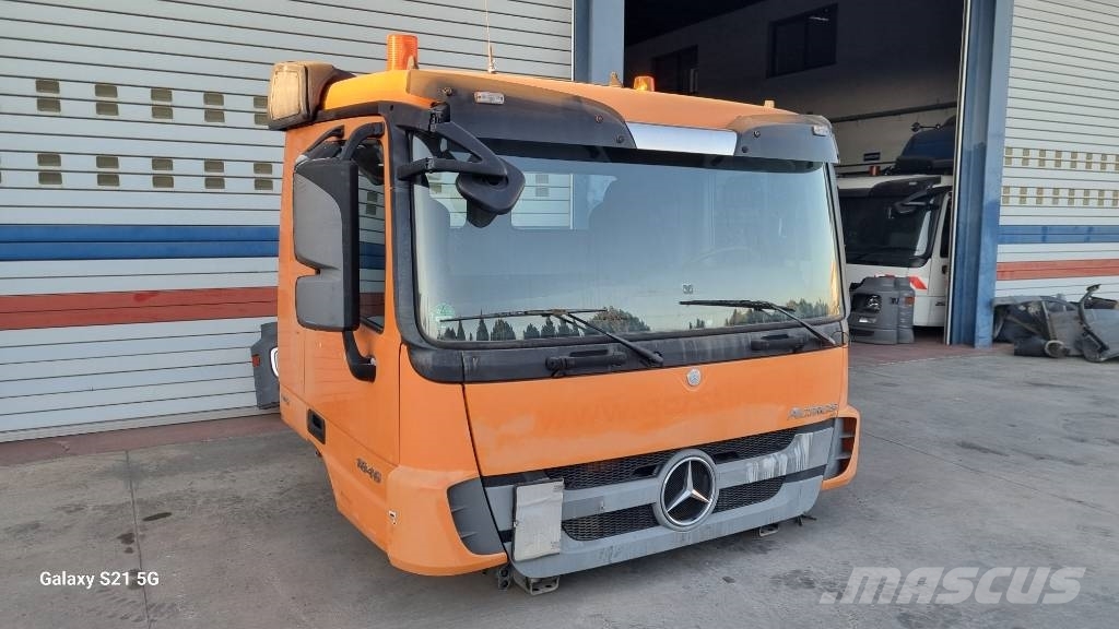 Mercedes-Benz CABIN MP3  MEDIUM 驾驶室与内部