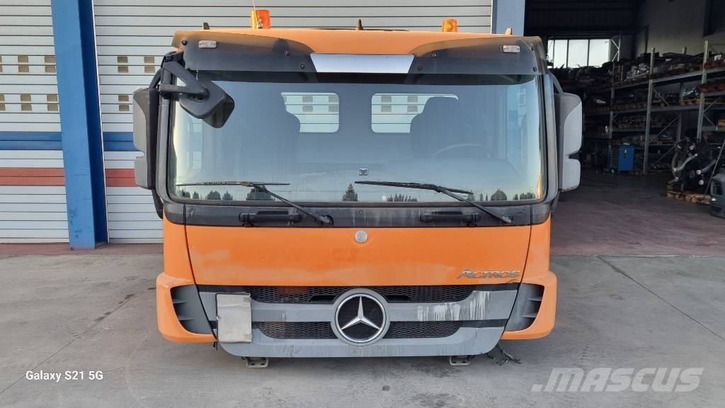 Mercedes-Benz CABIN MP3  MEDIUM 驾驶室与内部
