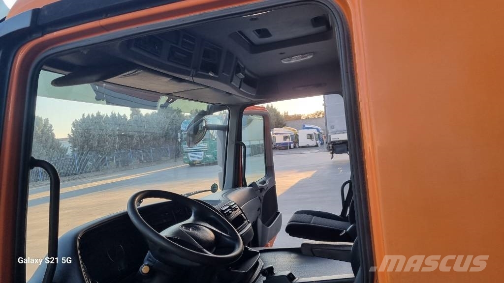 Mercedes-Benz CABIN MP3  MEDIUM 驾驶室与内部