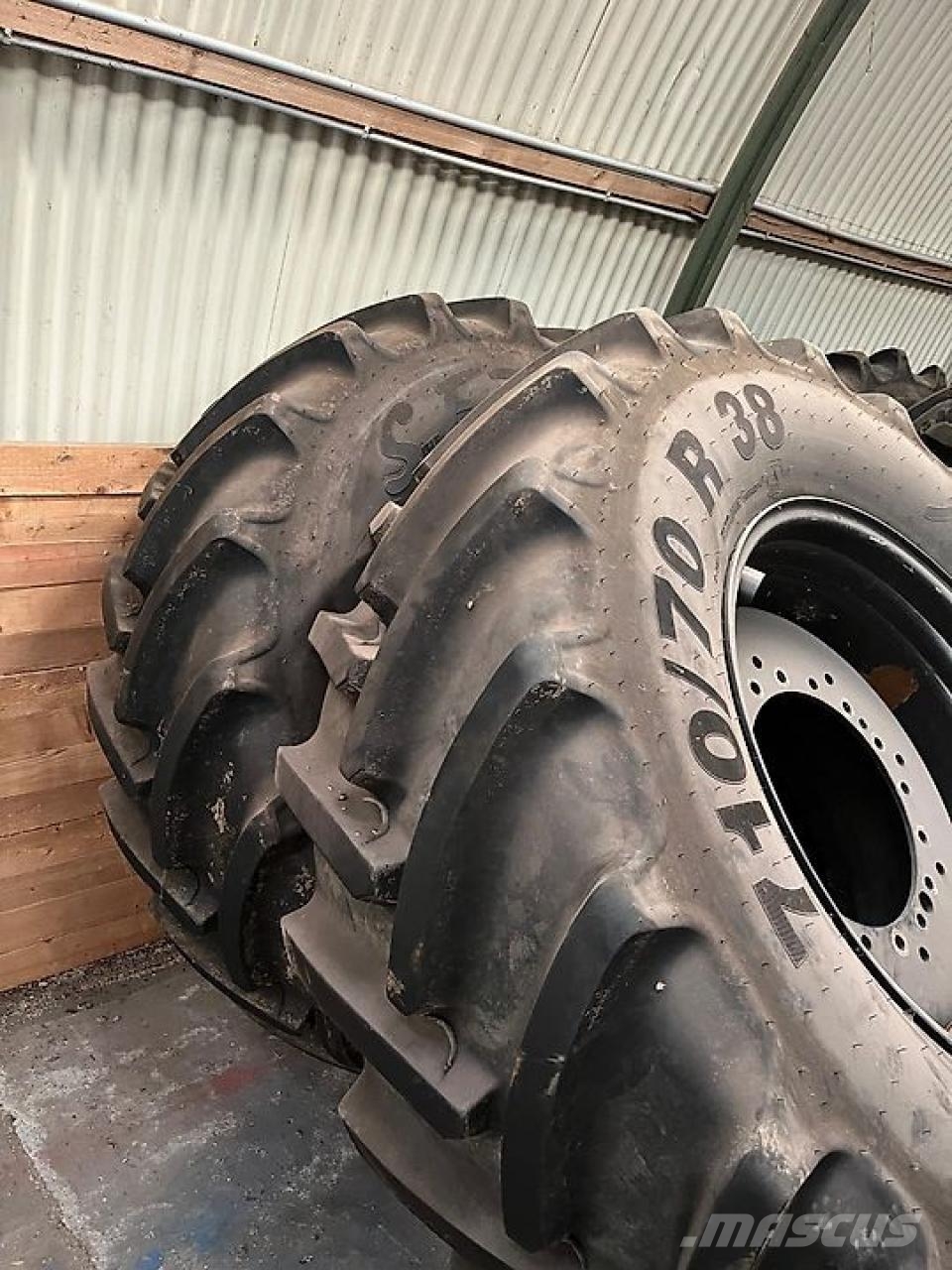 Kirovets K-742M Traktorji