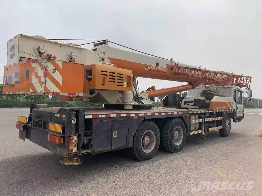 Zoomlion QY 30 A/T 크레인