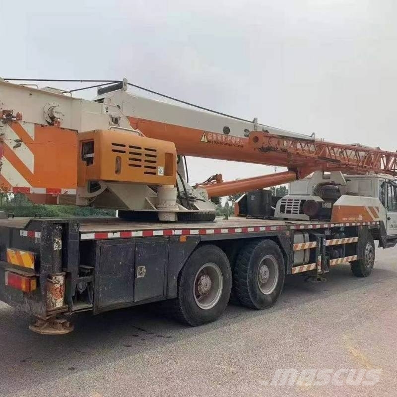 Zoomlion QY 30 A/T 크레인