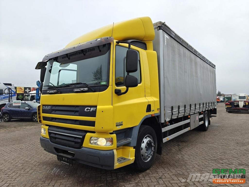 DAF CF65.220 4x2 Day Cab Euro5 - 19T - Curtainside/Enc Dobozos teherautók