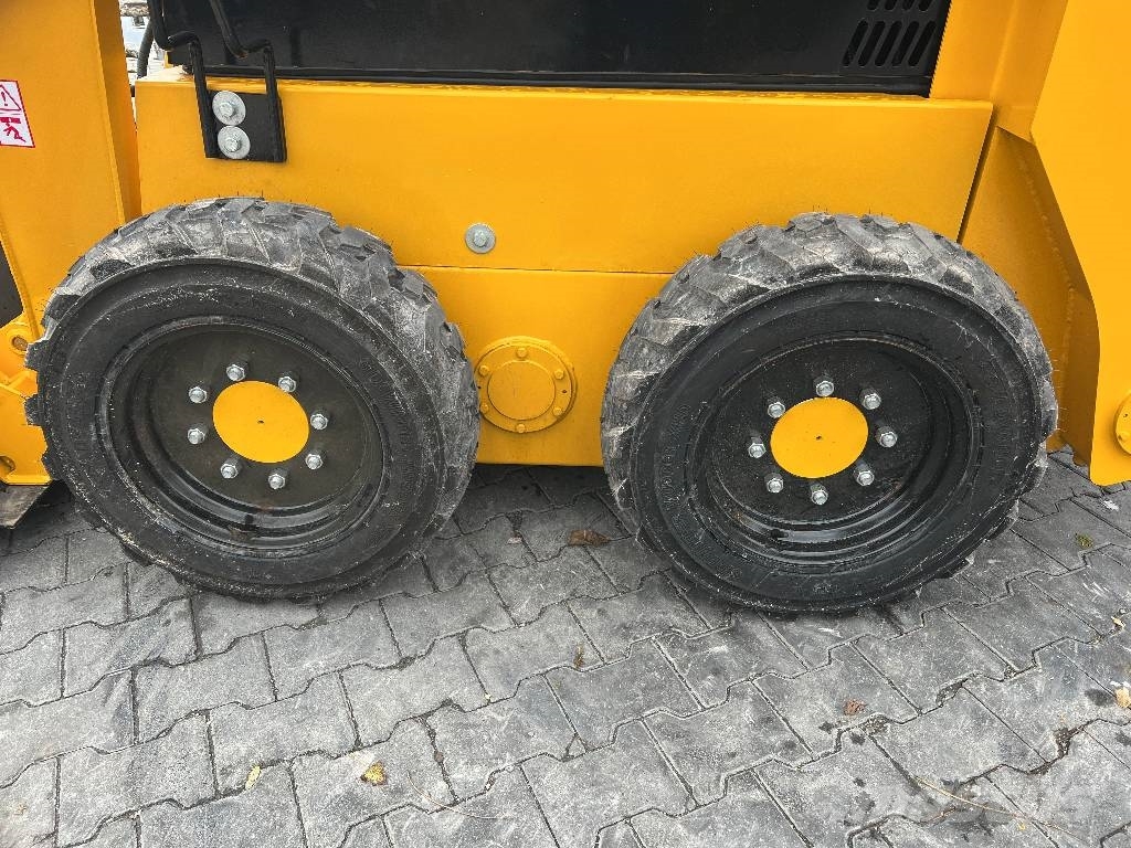 Sherpa SL2350 csúszókormányzású rakodó ÚJ! Porta-ferramentas