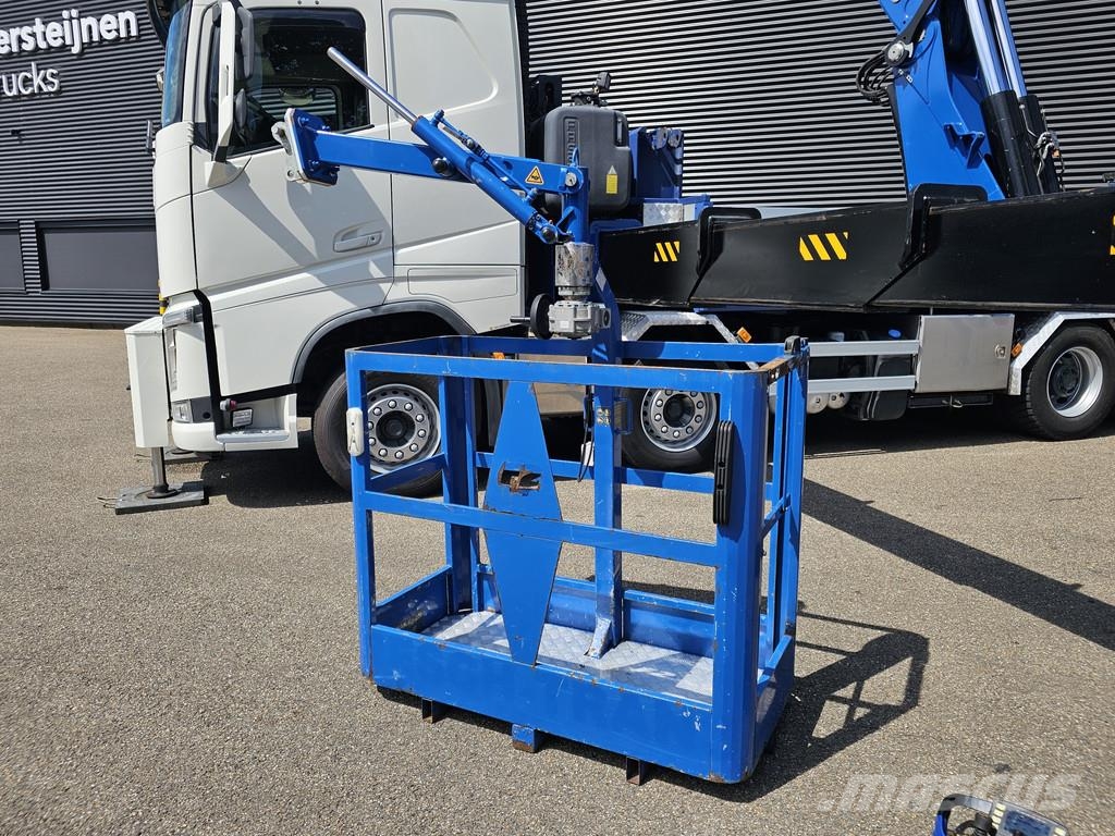 Volvo FH 500 8x4 / FASSI F2150 / WINCH / WORK BASKET Camiones grúa