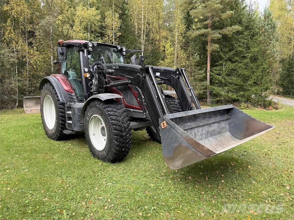 Valtra N135 Traktoriai