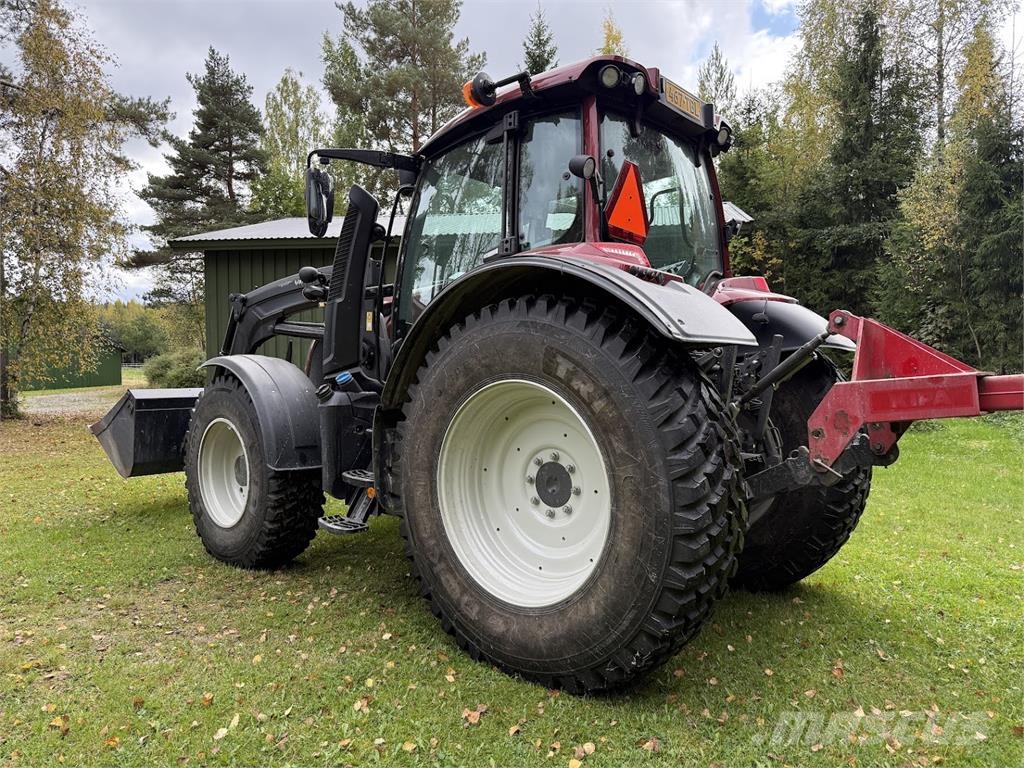 Valtra N135 Traktoriai