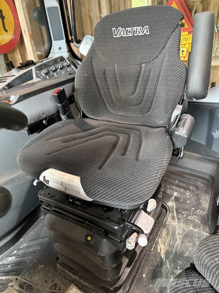 Valtra N135 Traktoriai