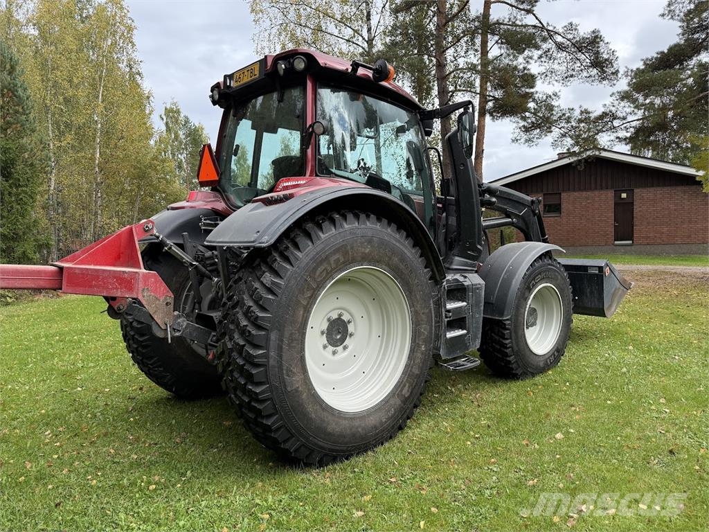 Valtra N135 Traktoriai