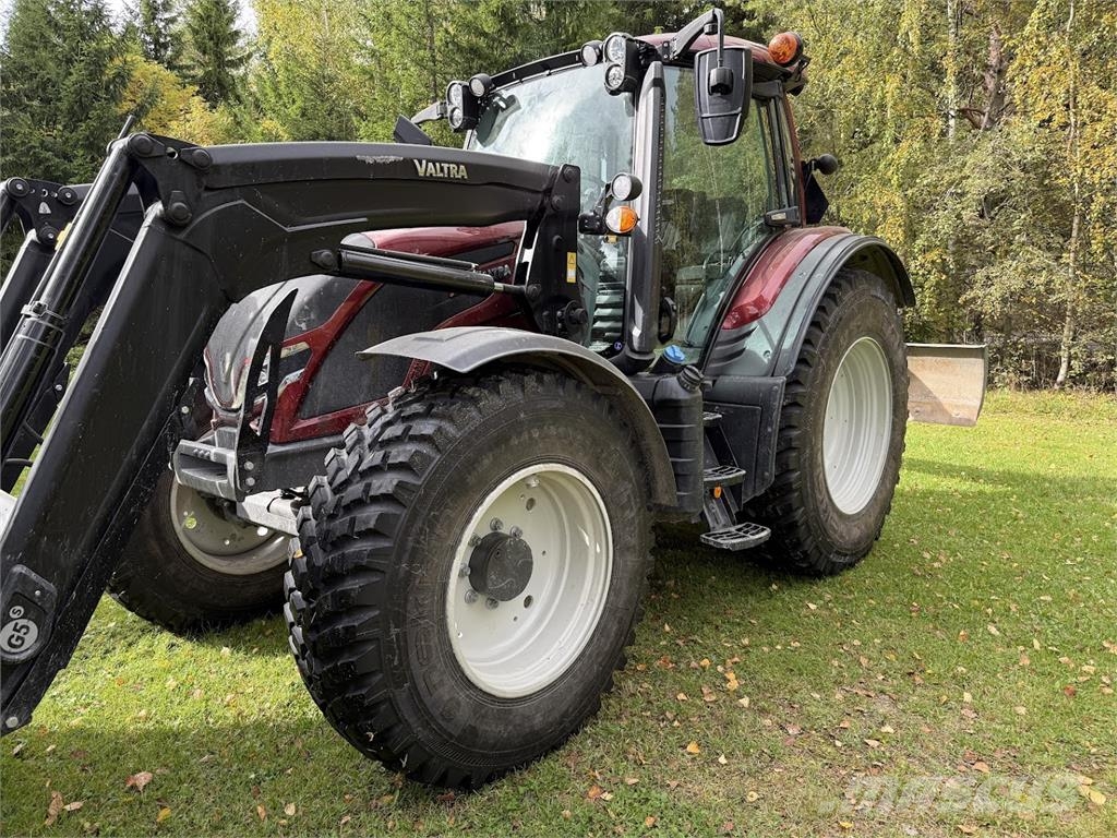 Valtra N135 Traktoriai