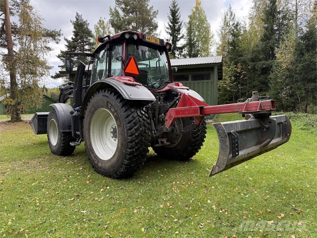 Valtra N135 Traktoriai