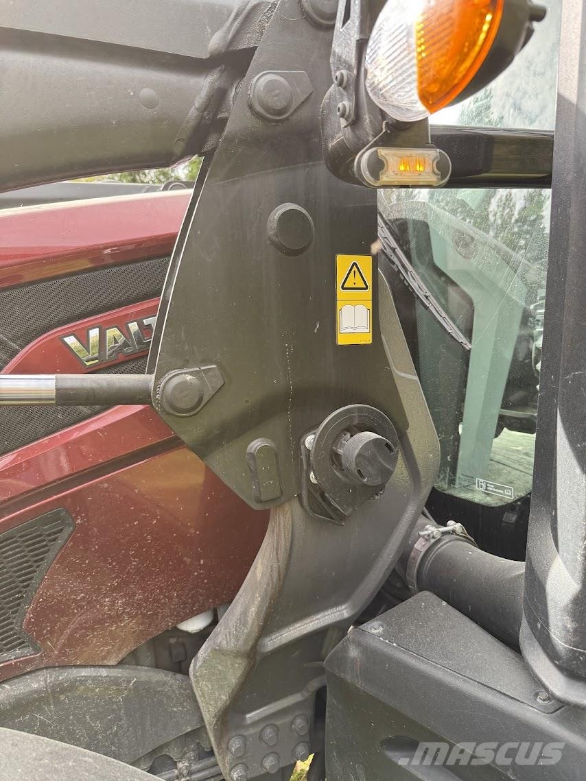 Valtra N135 Traktoriai