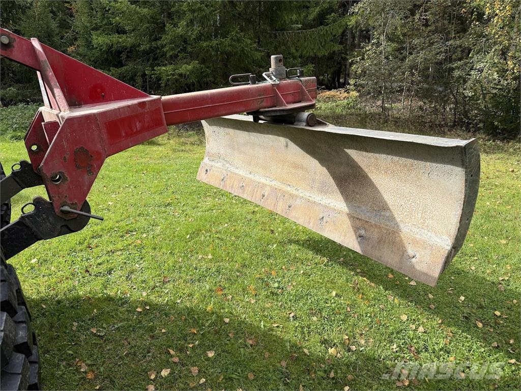Valtra N135 Traktoriai