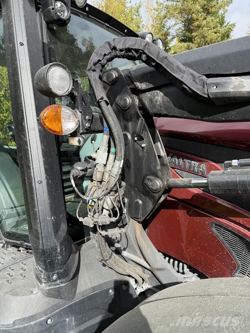Valtra N135 Traktoriai