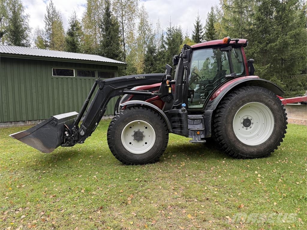 Valtra N135 Traktoriai