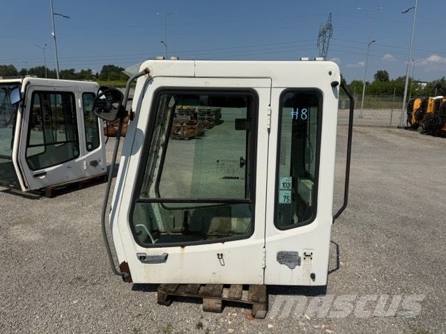 Liebherr USED CAB SERIE B Cabine en interieur