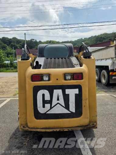 CAT 246 C スキッドステアローダー
