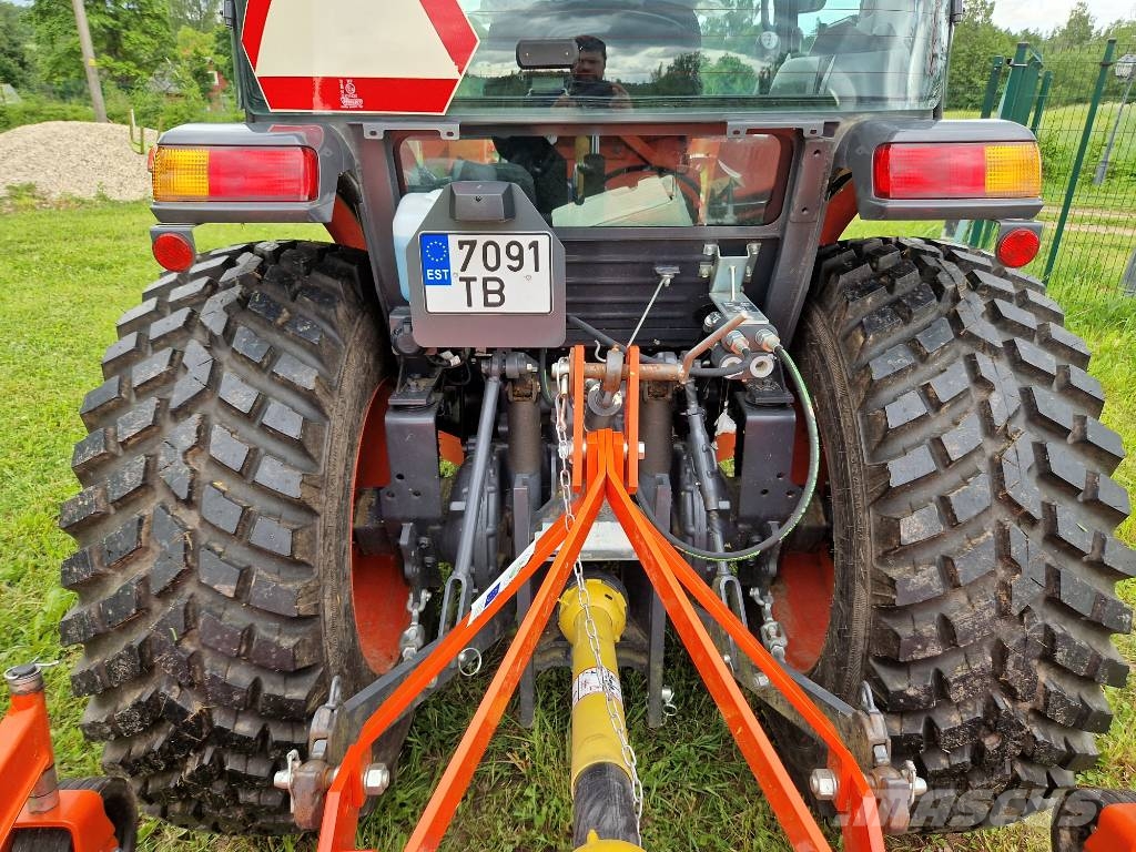 Kubota L2-552 الجرارات