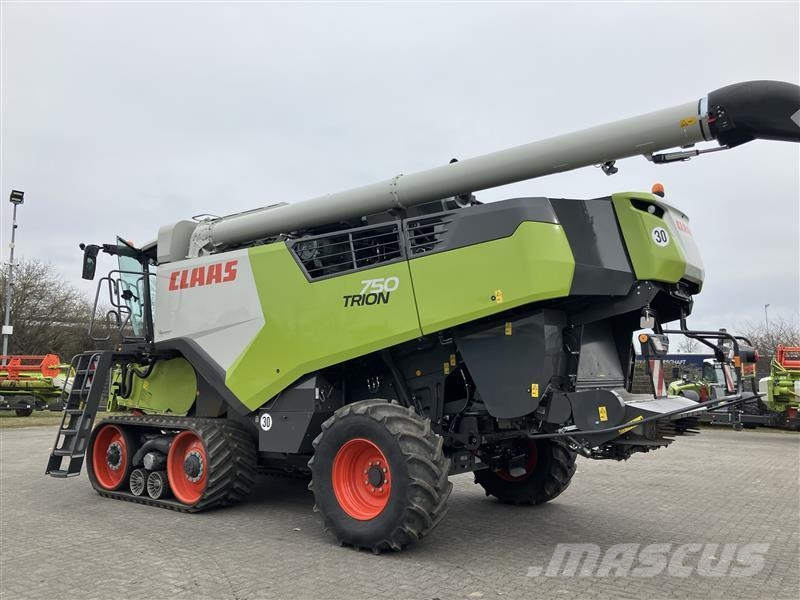 CLAAS TRION 750 TT Combine harvesters