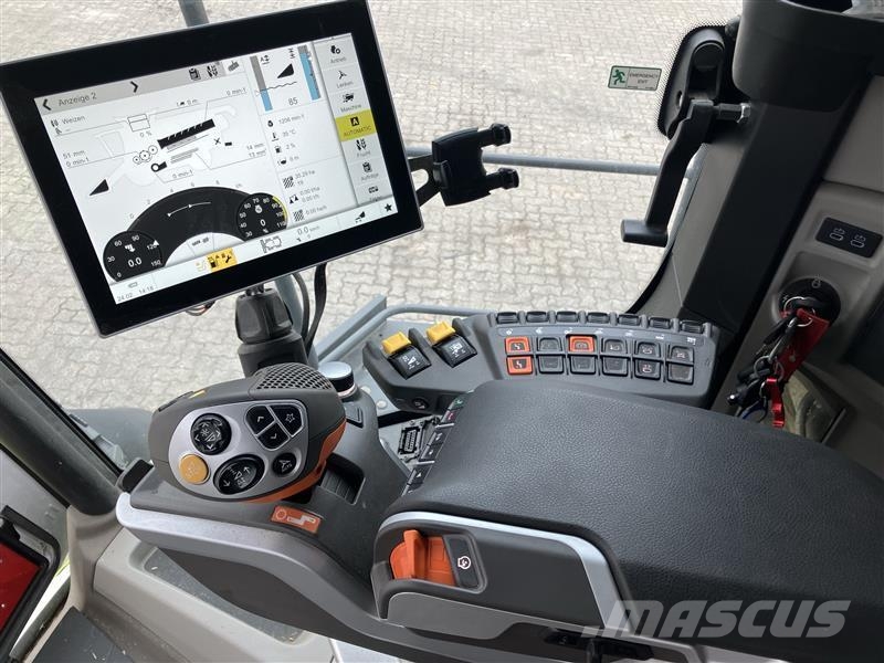 CLAAS TRION 750 TT Combine harvesters