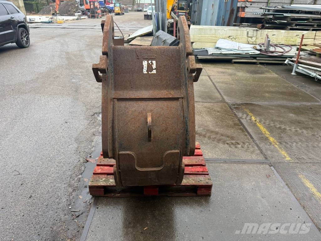 VTN Theeth bucket / rock bucket / tandenbak Benne
