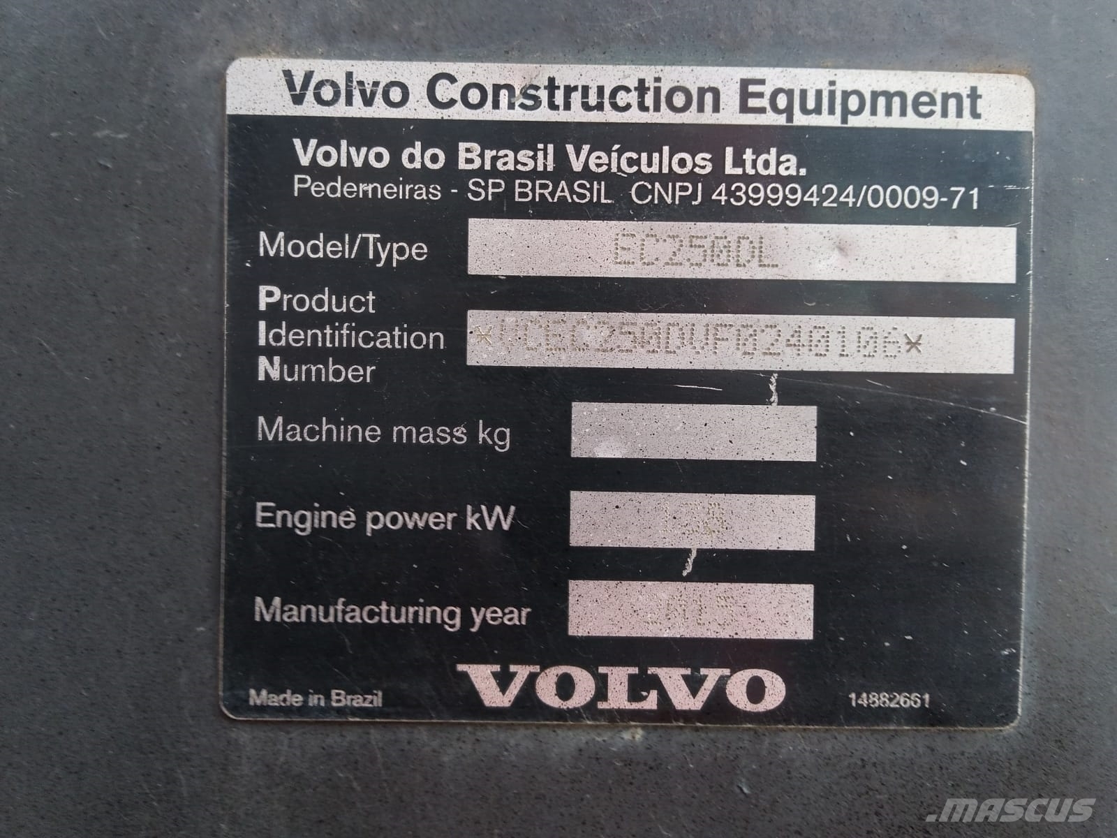 Volvo EC 250 D L حفارات زحافة