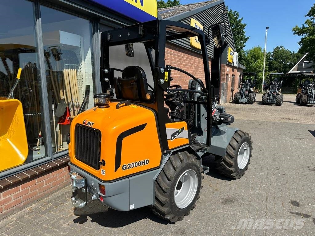 GiANT G 2500 HD 多功能裝載機