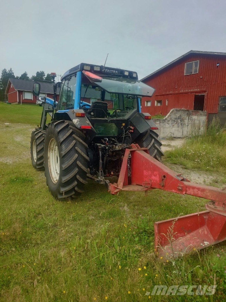 Valtra 6400 / MYYTY Trattori