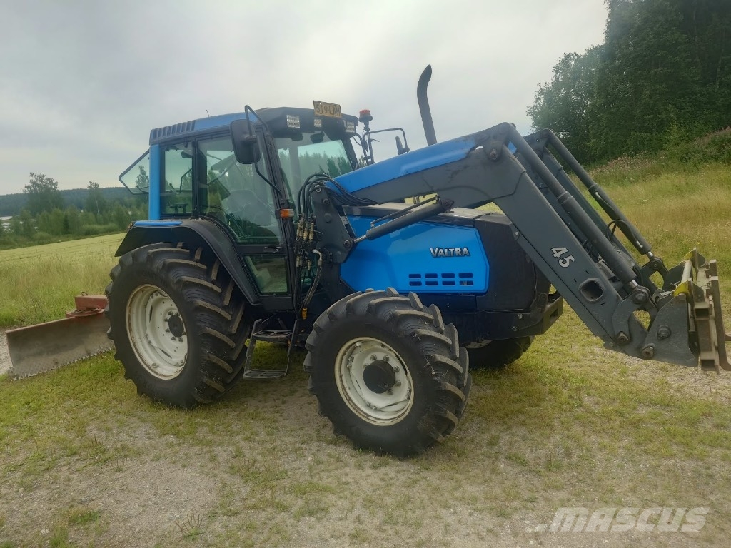 Valtra 6400 / MYYTY Trattori