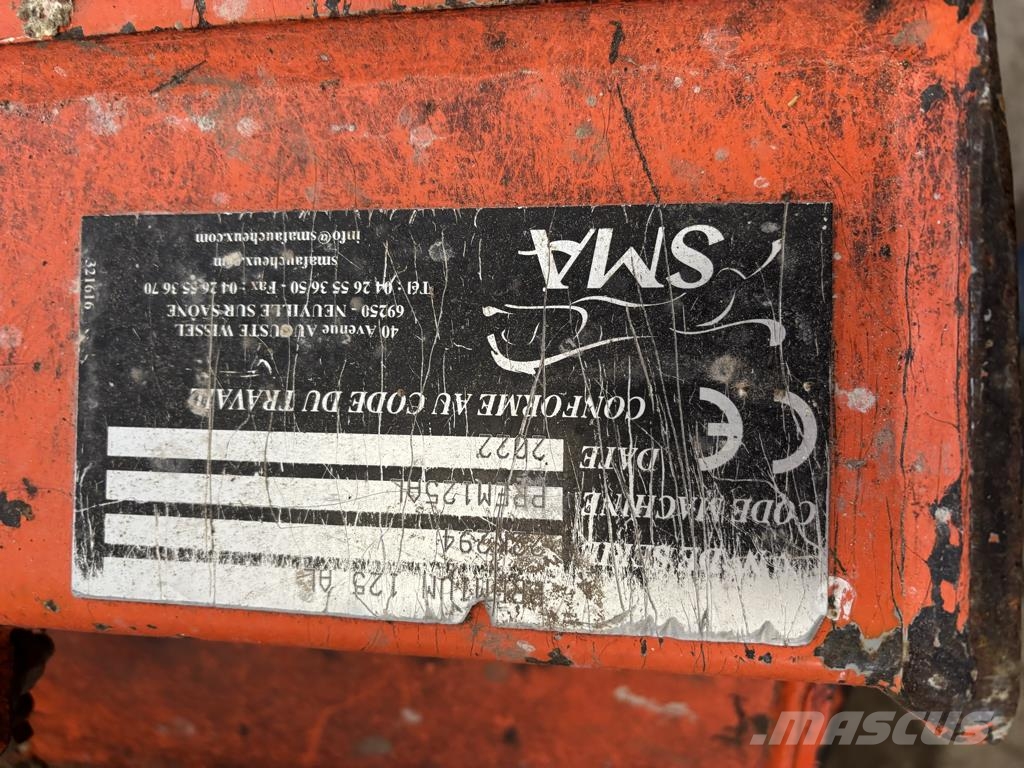 SMA 2450 Kosilice sa postoljem za vuču