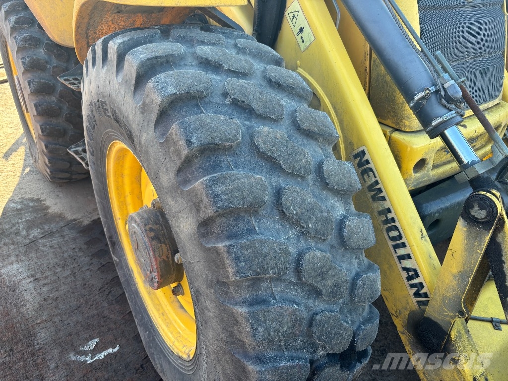 New Holland LB 115 B-4 PS / Kallistaja, 2 kauhaa, Hyd-piikit Rendegravere