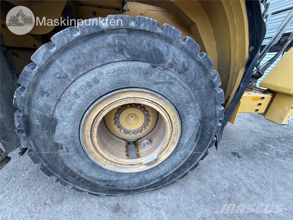 CAT 962K Buldozer sobre ruedas