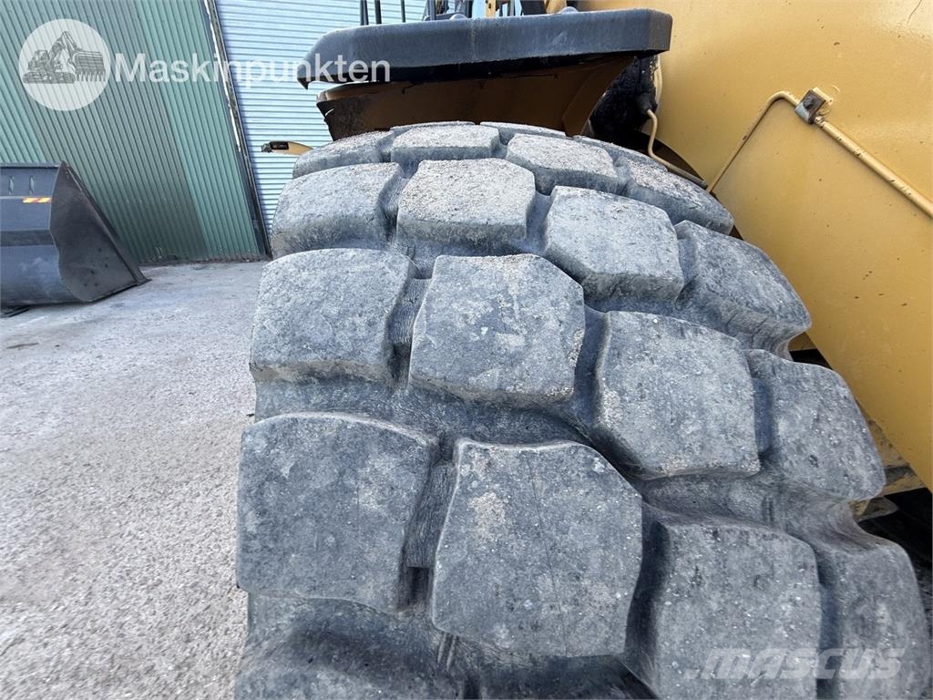 CAT 962K Buldozer sobre ruedas