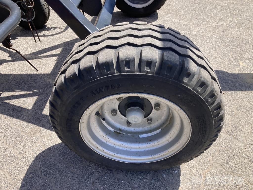 Vicon FANEX 1103 C 耙與翻草機