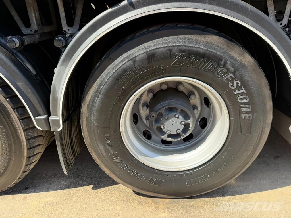 Volvo FH 420 8x4 PRITSCHE + (31m!) KRAN HIAB 858 E-7 + J Lastbil med lad/Flatbed