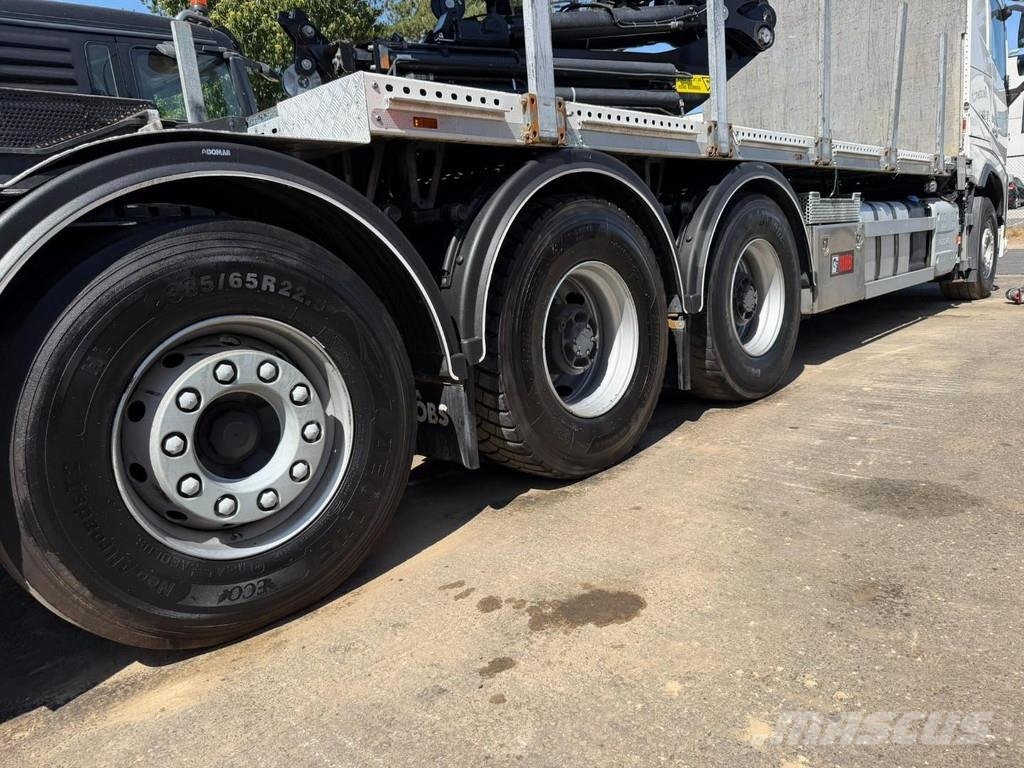 Volvo FH 420 8x4 PRITSCHE + (31m!) KRAN HIAB 858 E-7 + J Lastbil med lad/Flatbed