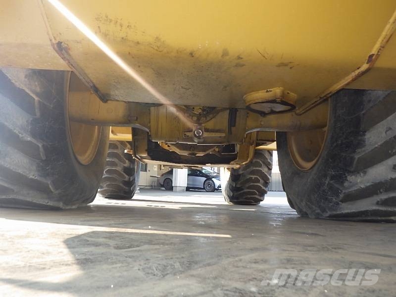 CAT CAT930H لوادر بعجل