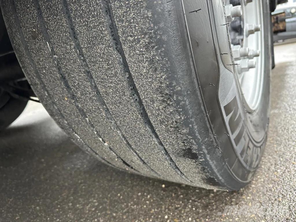 Schwarzmüller 3-Achs Tautliner 3-Achs Tautliner Schiebeplane Eds Tents puspiekabes