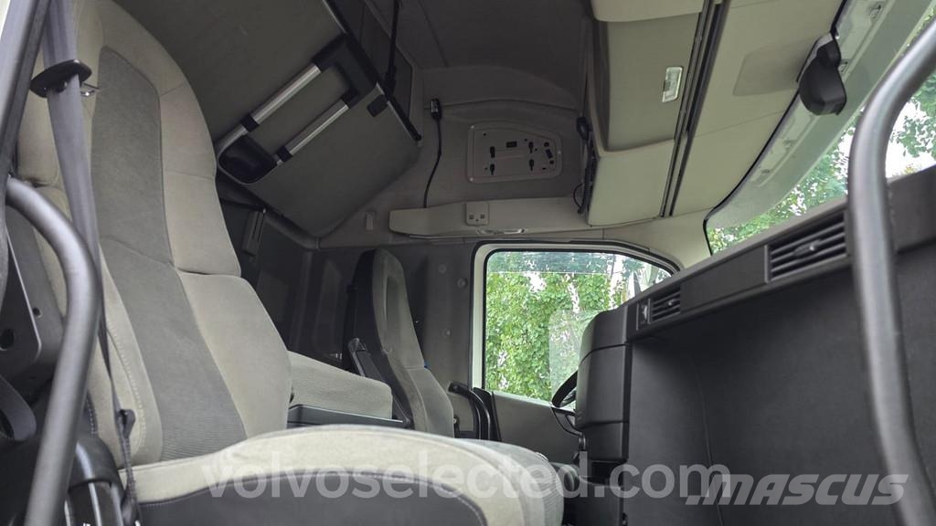 Volvo FH 厢式货车