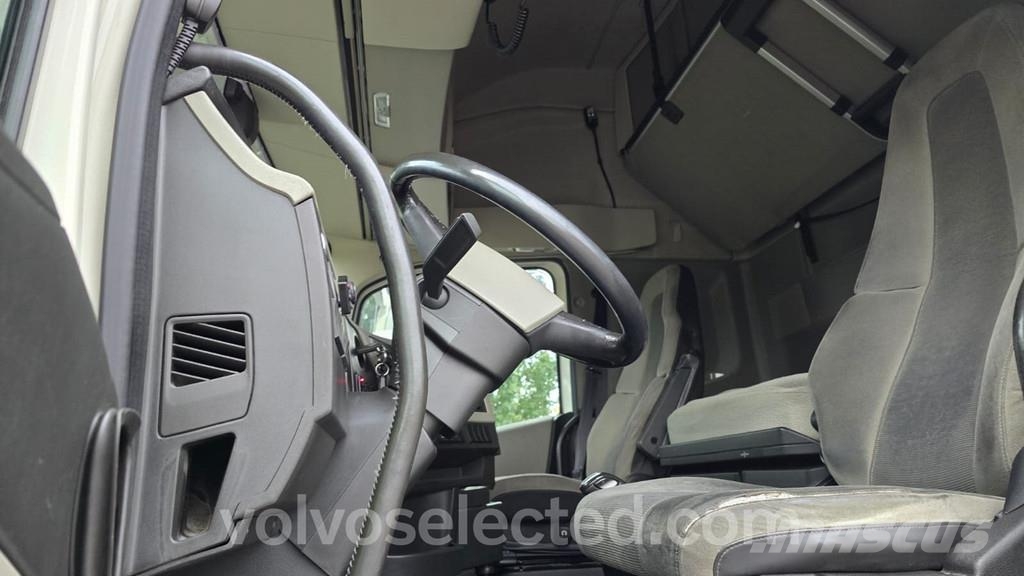 Volvo FH 厢式货车