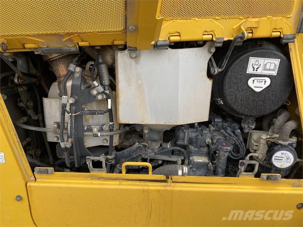 Komatsu D65PXI-18EO Dozers - Tratores rastos