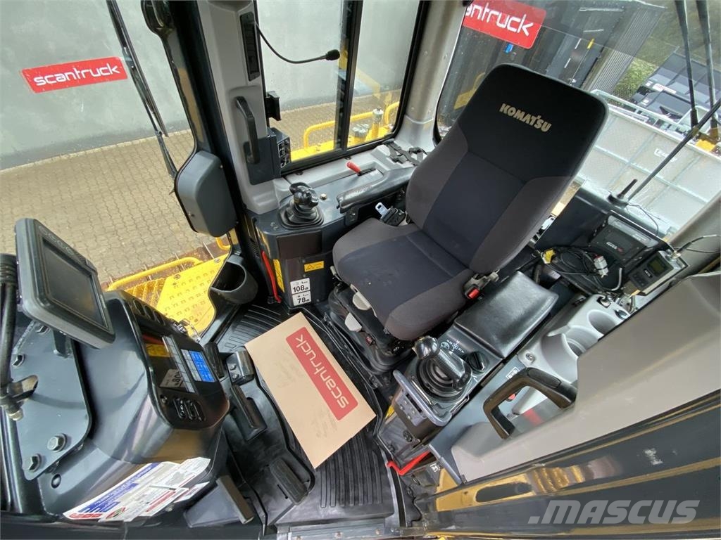 Komatsu D65PXI-18EO Dozers - Tratores rastos